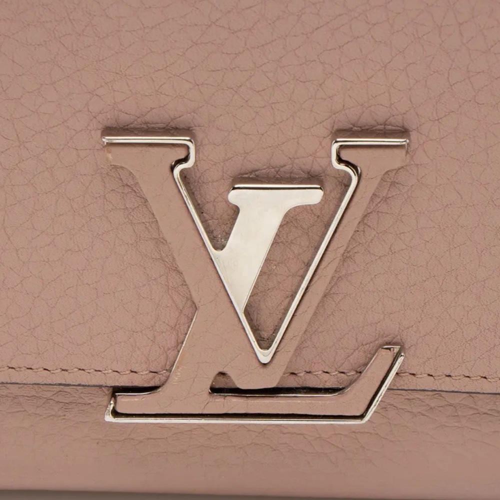 Louis Vuitton Capucines Wallet in Magnolia - Picture 14 of 16